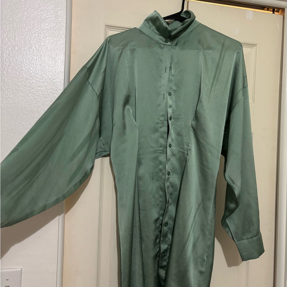 PrettyLittleThing Mint Green Satin Shirt - Picture 2 of 4